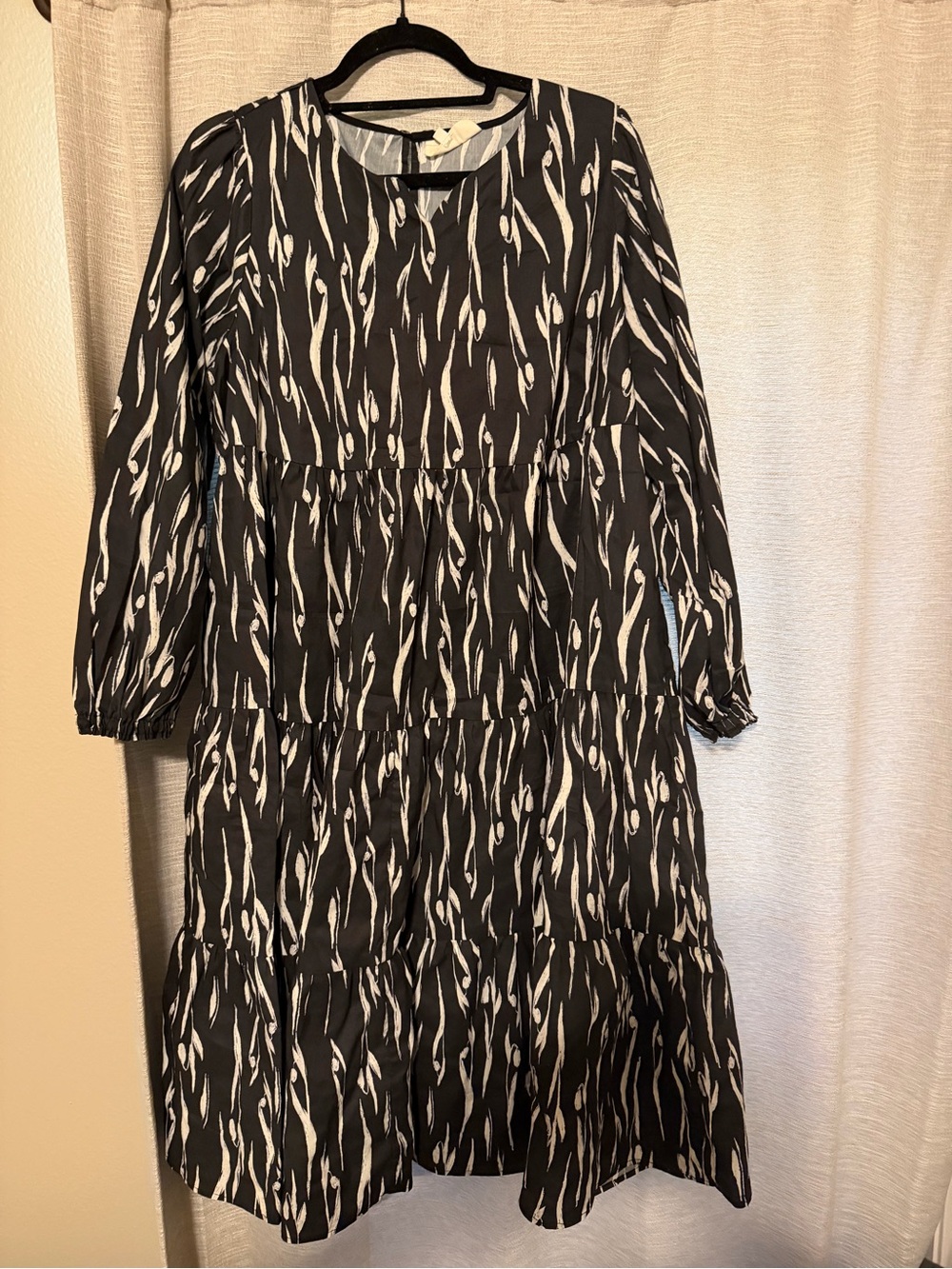 MELLODAY Black and White Tiered Midi Dress